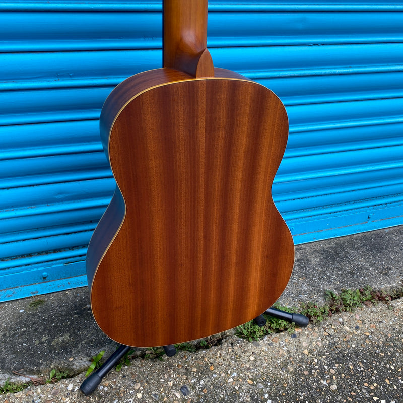 Ortega Family Series Pro 4/4 Classical Guitar 7 String Inc. Padded Gig Bag
