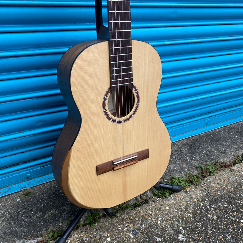 Ortega Student Series Pro DeLuxe 4/4 Classical Guitar 6 String