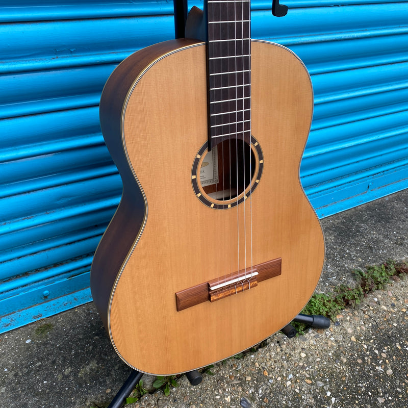 Ortega Family Series 4/4 Classical Slim Neck Guitar 6 String Lefty Inc. Padded Gig Bag