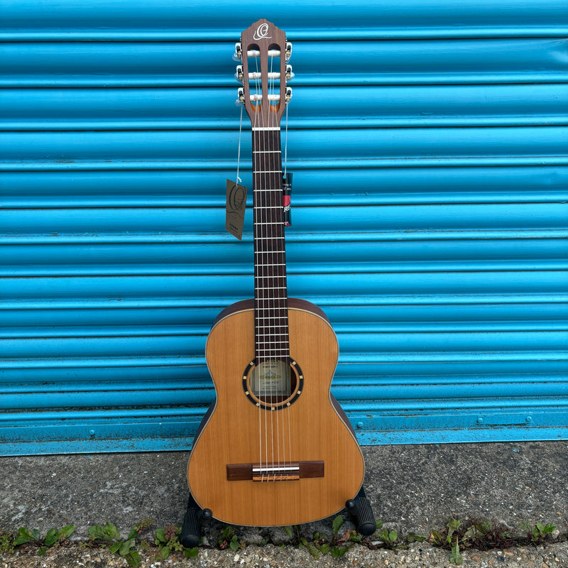 ORTEGA Family Series 1/2 Classical Guitar 6 String - Cedar / Mahogany Natural + Gigbag