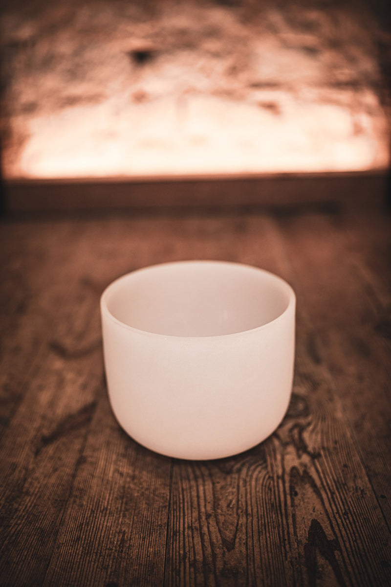 MEINL Sonic Energy White-Frosted Crystal Singing Bowl 8" - F4/Heart Chakra/432 Hz