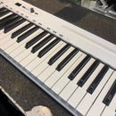(Pre-Loved) Samson Carbon 61 Keyboard controller (midi/usb)