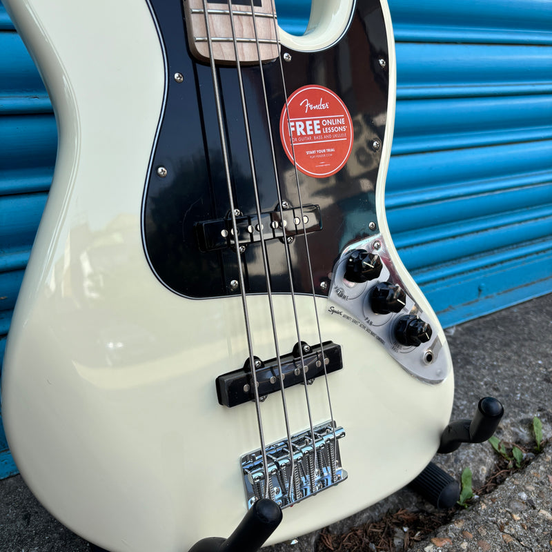 Squier Affinity Series Active Jazz Bass Guitar in Olympic White