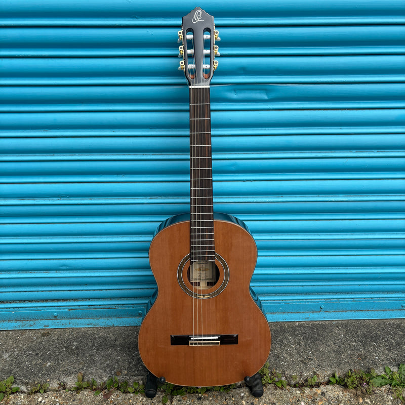 Ortega Performer 4/4 Classical Guitar Solid Cedar Top Inc. Gig Bag