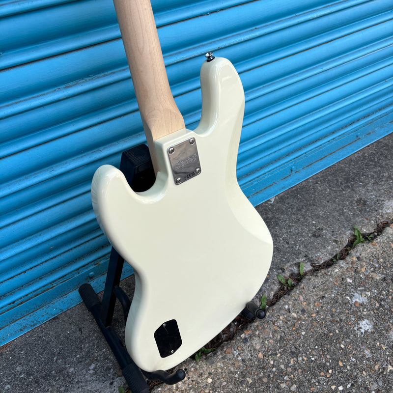 Squier Affinity Series Active Jazz Bass Guitar in Olympic White
