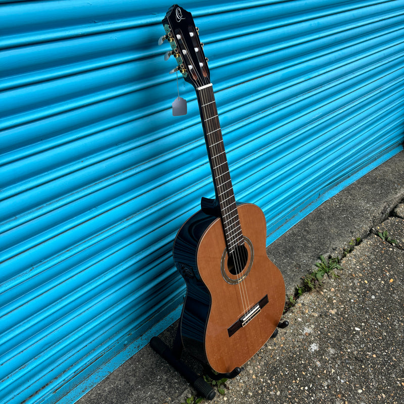 Ortega Performer 4/4 Classical Guitar Solid Cedar Top Inc. Gig Bag