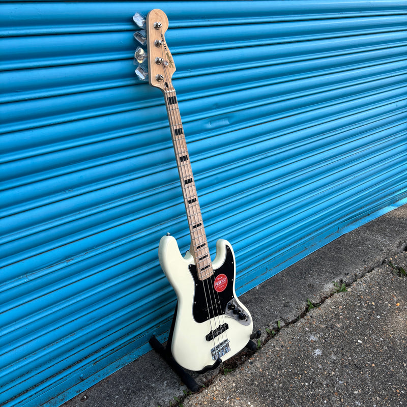 Squier Affinity Series Active Jazz Bass Guitar in Olympic White