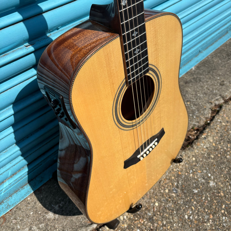 Tanglewood TW15HE Solid Spruce Top Dreadnaught Electro Acoustic-Guitar