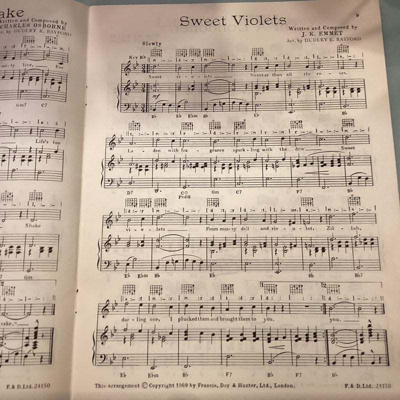 (Pre-Loved) More Pub Favourites - Francis and Days (Piano and Vocal)