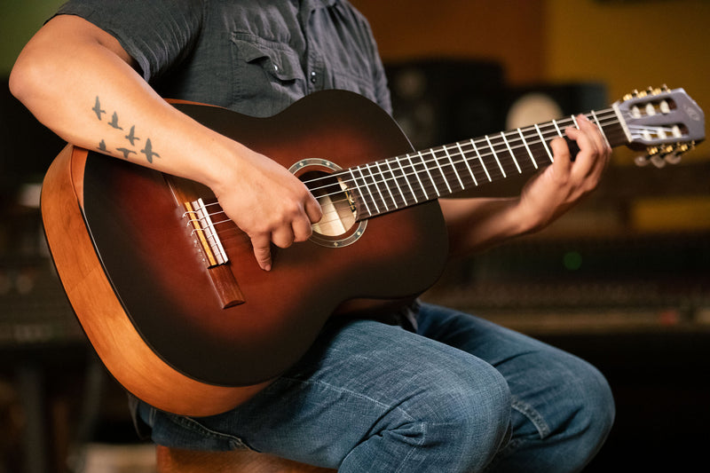 ORTEGA Student Series Pro DeLuxe 4/4 Classical Guitar - Solid Spruce / Catalpa Bourbon Fade