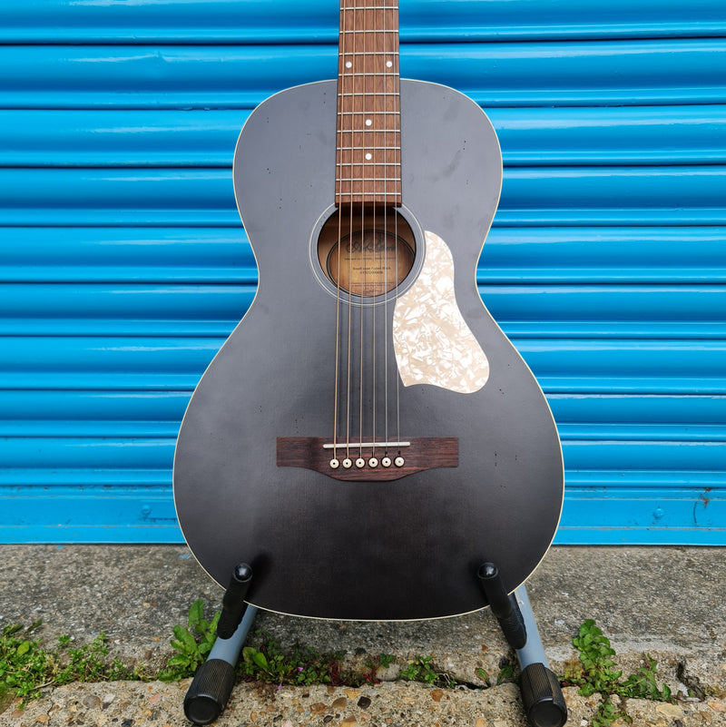 Art & Lutherie - Roadhouse Parlor Solid Top Acoustic Guitar